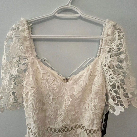 Stunning lace dress could be used for anything bridal related or any event. - Picture 4 of 6